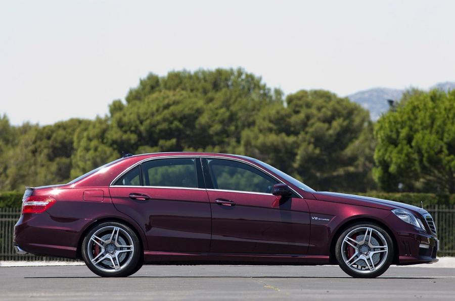  Mercedes-Benz E63 AMG 2012 года  (фото 5 из 30)
